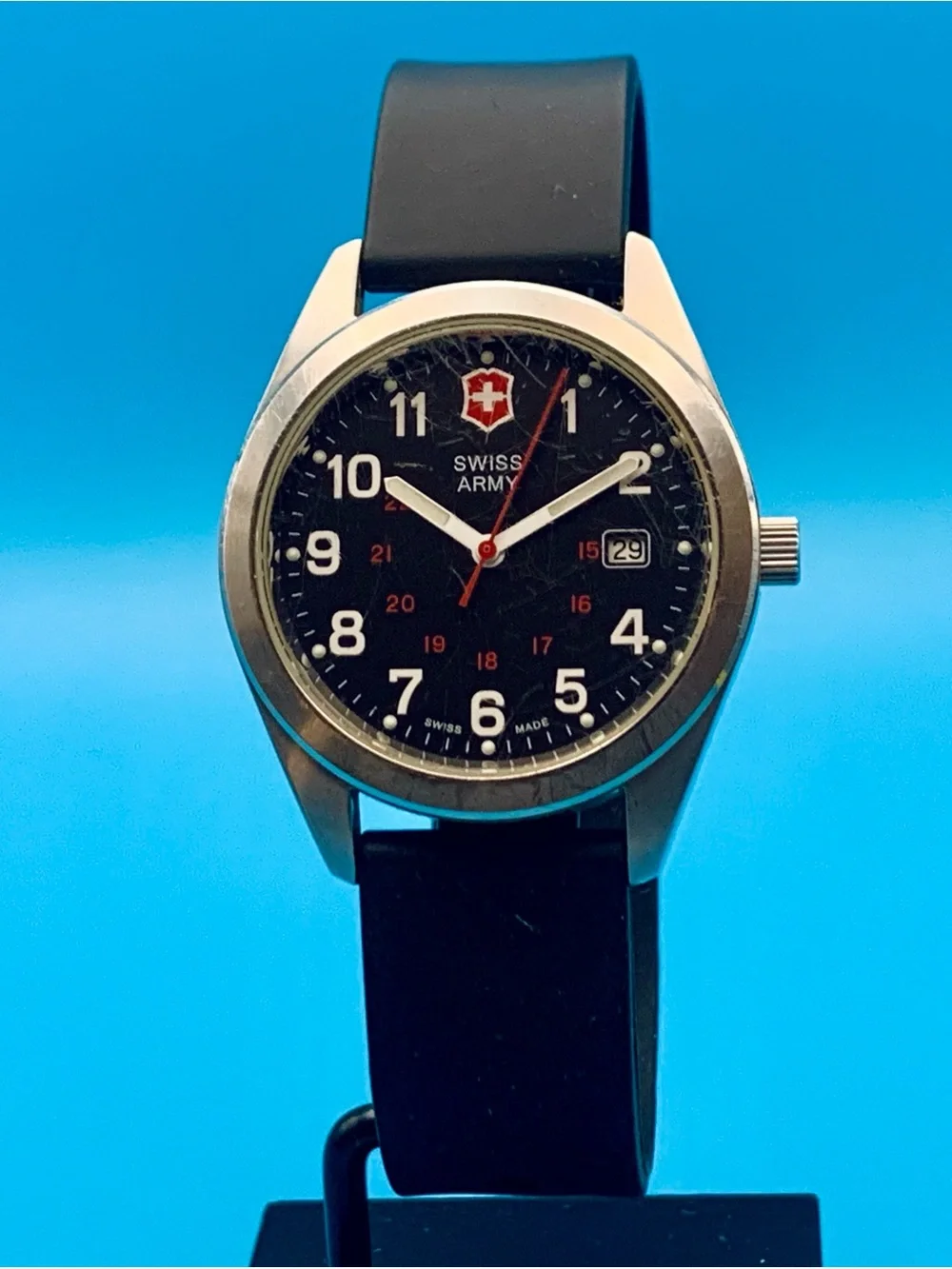 VICTORINOX SWISS ARMY GARRISON Men’s Swiss Field Wristwatch Works New Batt/Strap